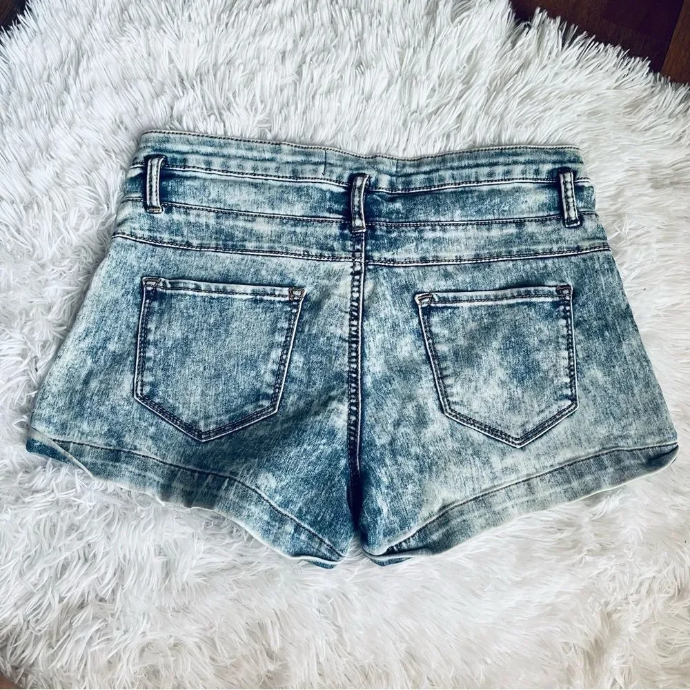 EUC No Boundaries High Waisted Acid Wash Denim Jean Shorts 11 - Picture 3 of 16